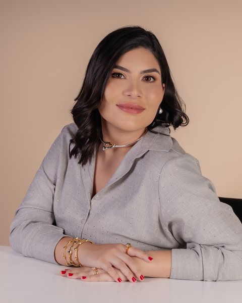 Dra. Natália Távora em retrato profissional
